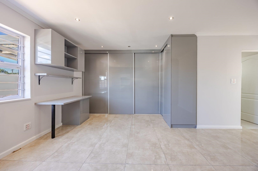 4 Bedroom Property for Sale in Zeekoevlei Western Cape